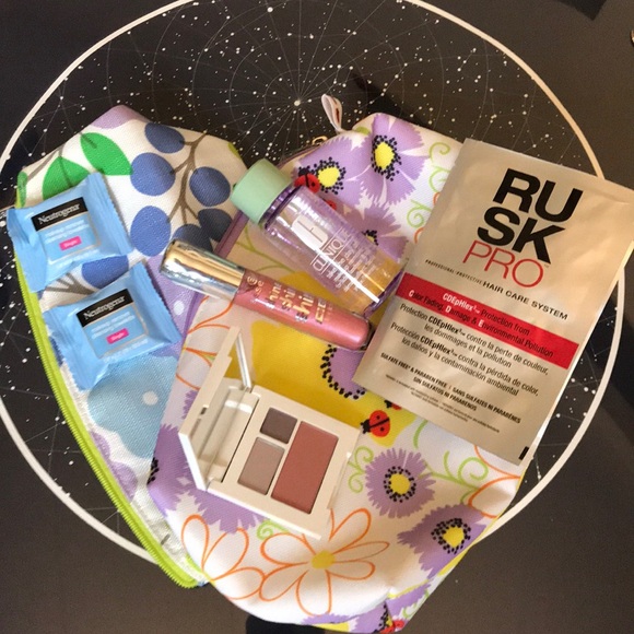 2x Clinique Make-Up Pouches + Beauty BONUS - Picture 5 of 5